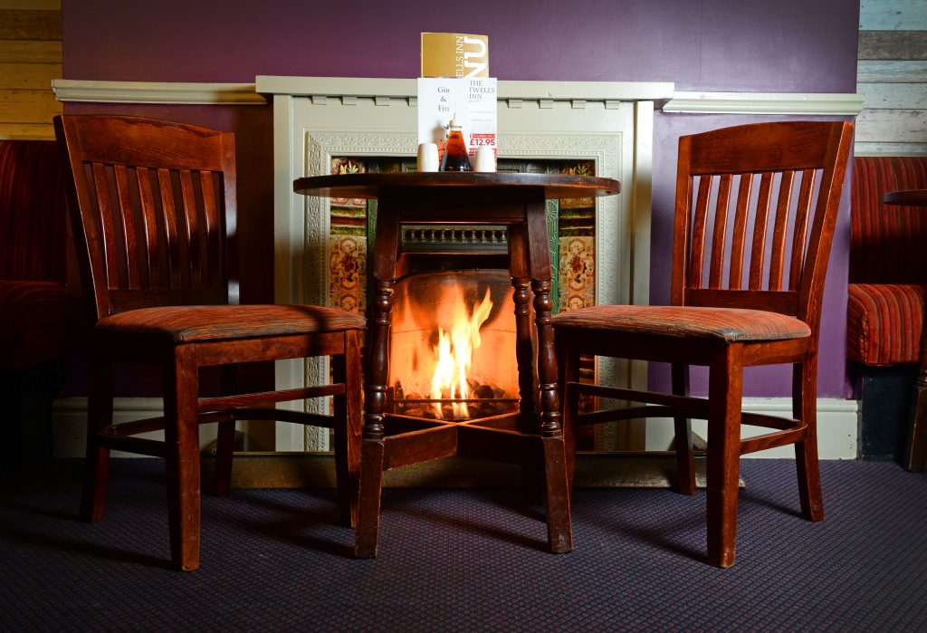 saltwells-inn-lounge-fireplace